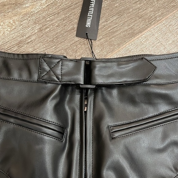 Shape Black Faux Leather Zip Detail Panel Skinny Pants by Pretty Little Thing - Picture 4 of 5